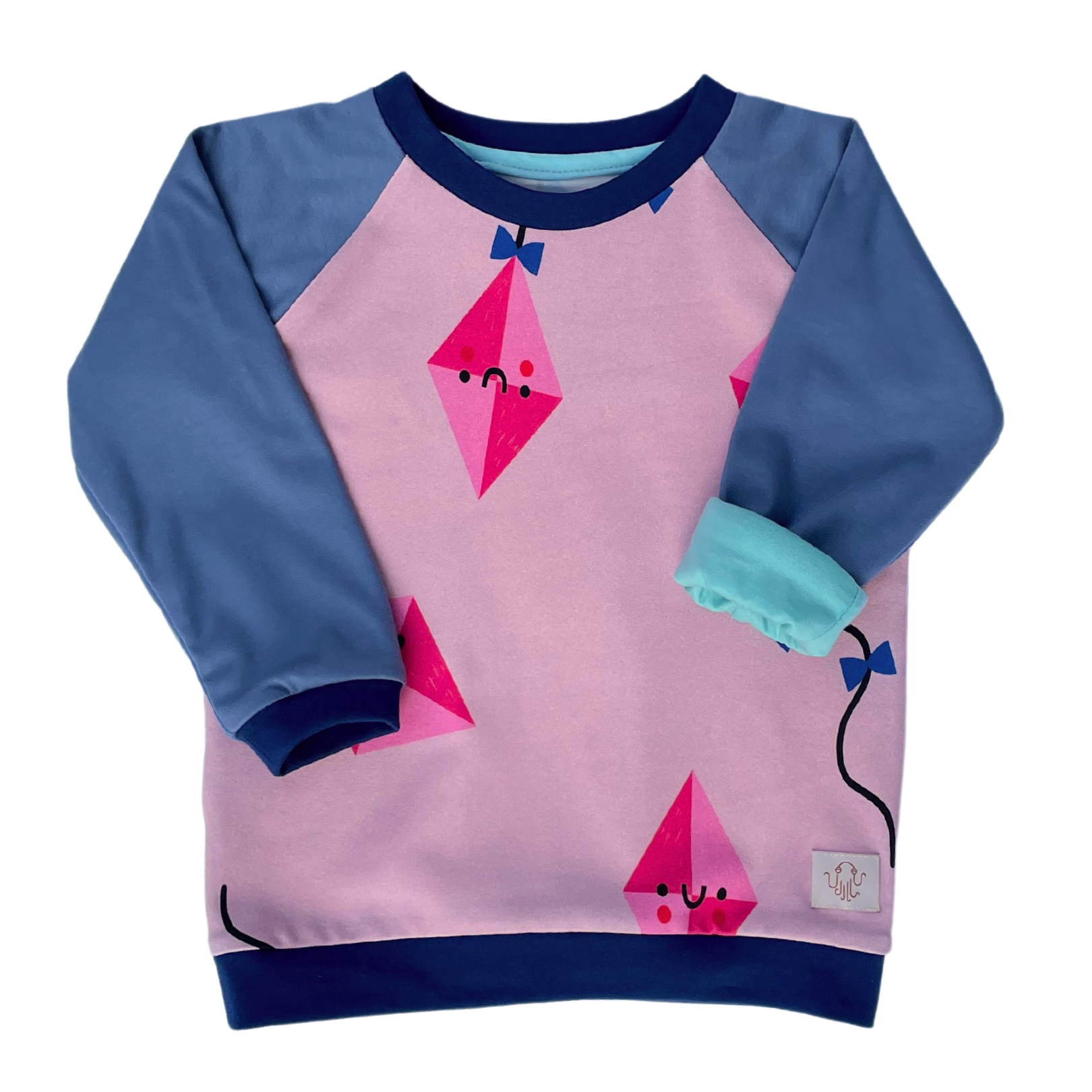 Mitwachsendes Langarmshirt für Kinder aus Bio-Baumwolle mit Drachen-Motiv von der Marke Oktopulli