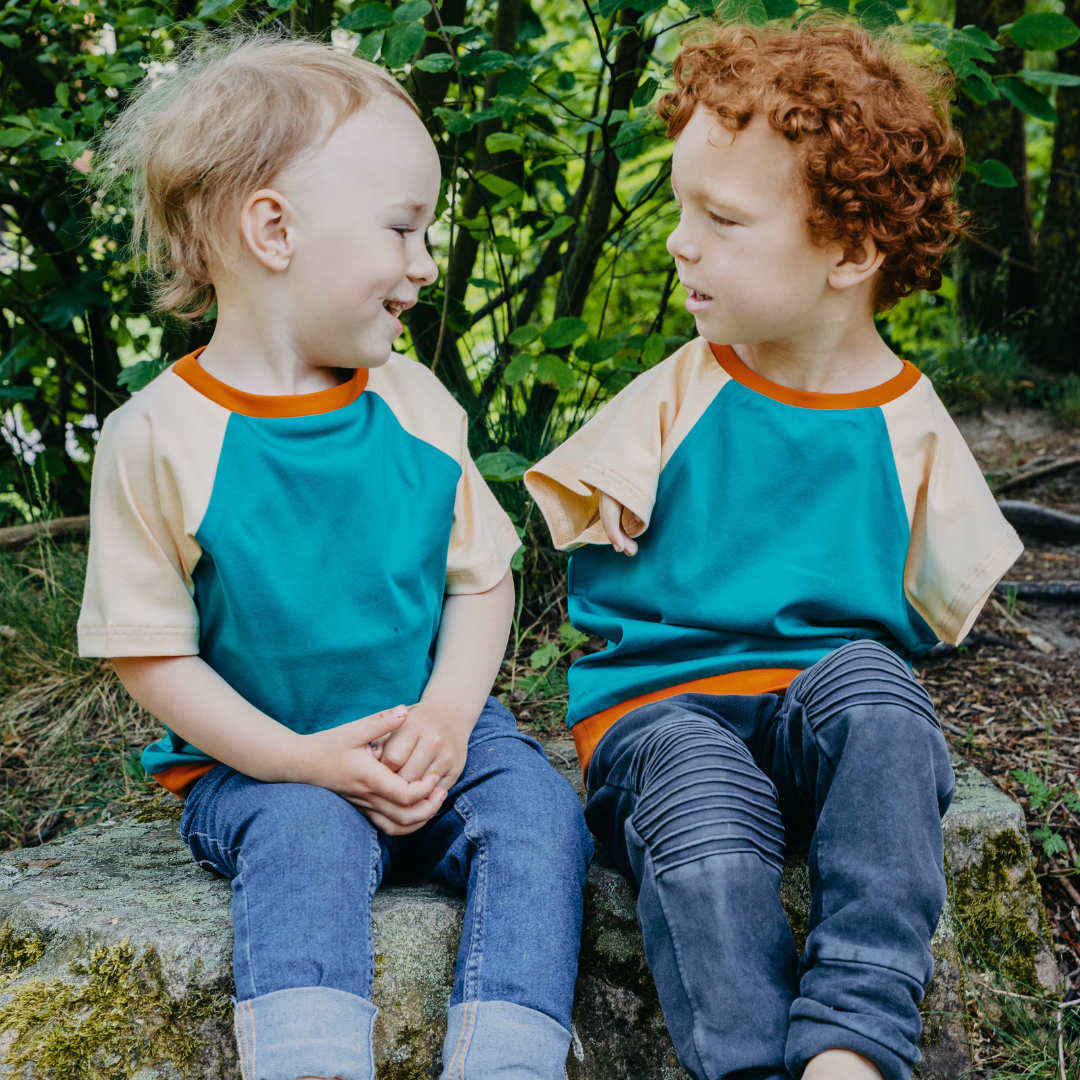 Das Kinder T-Shirt, das vier Größen mitwächst