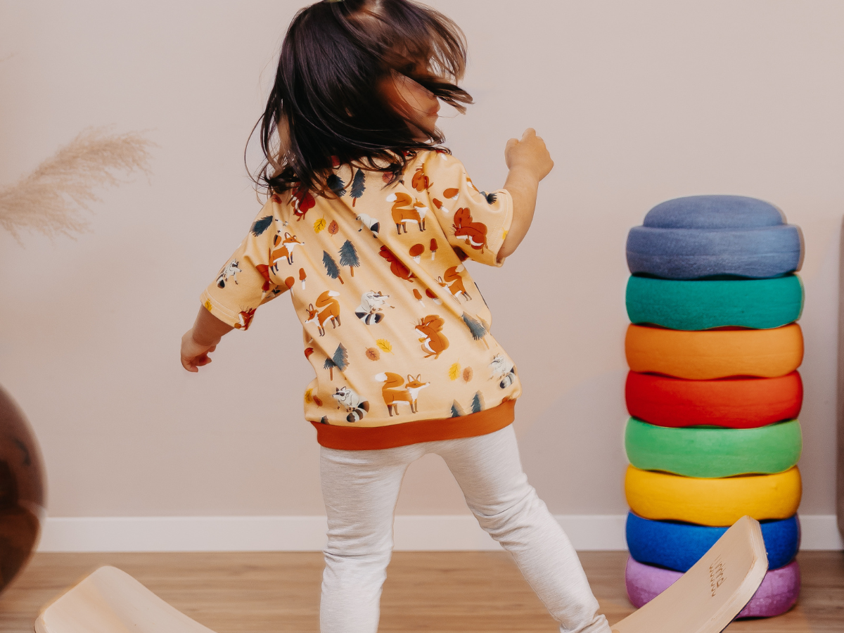 Das Kinder T-Shirt, das vier Größen mitwächst
