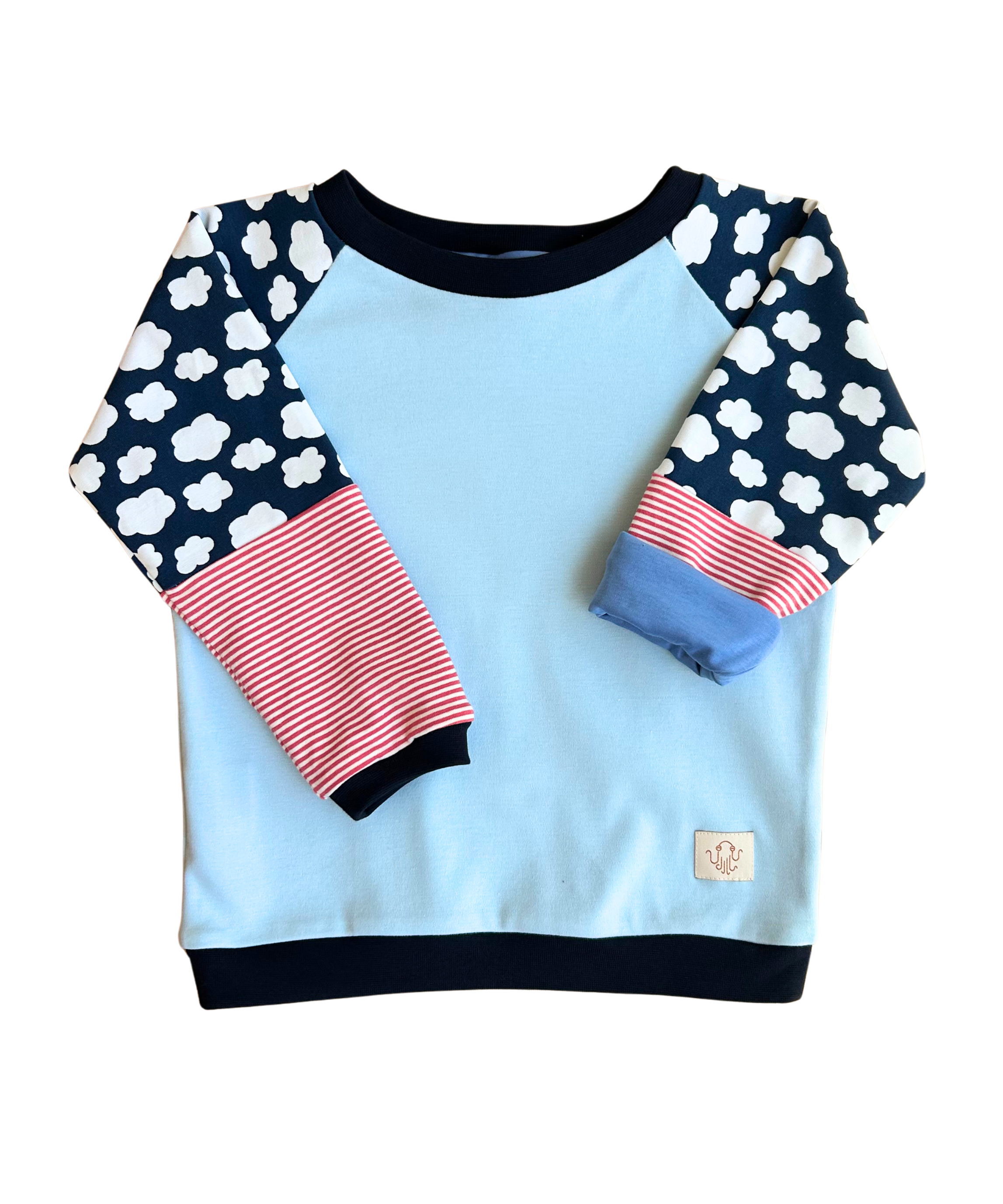 15. Mitwachsender Sweater Kinder ganzjährig | Bio Jersey | Blau - Wolken - rosa gestreift