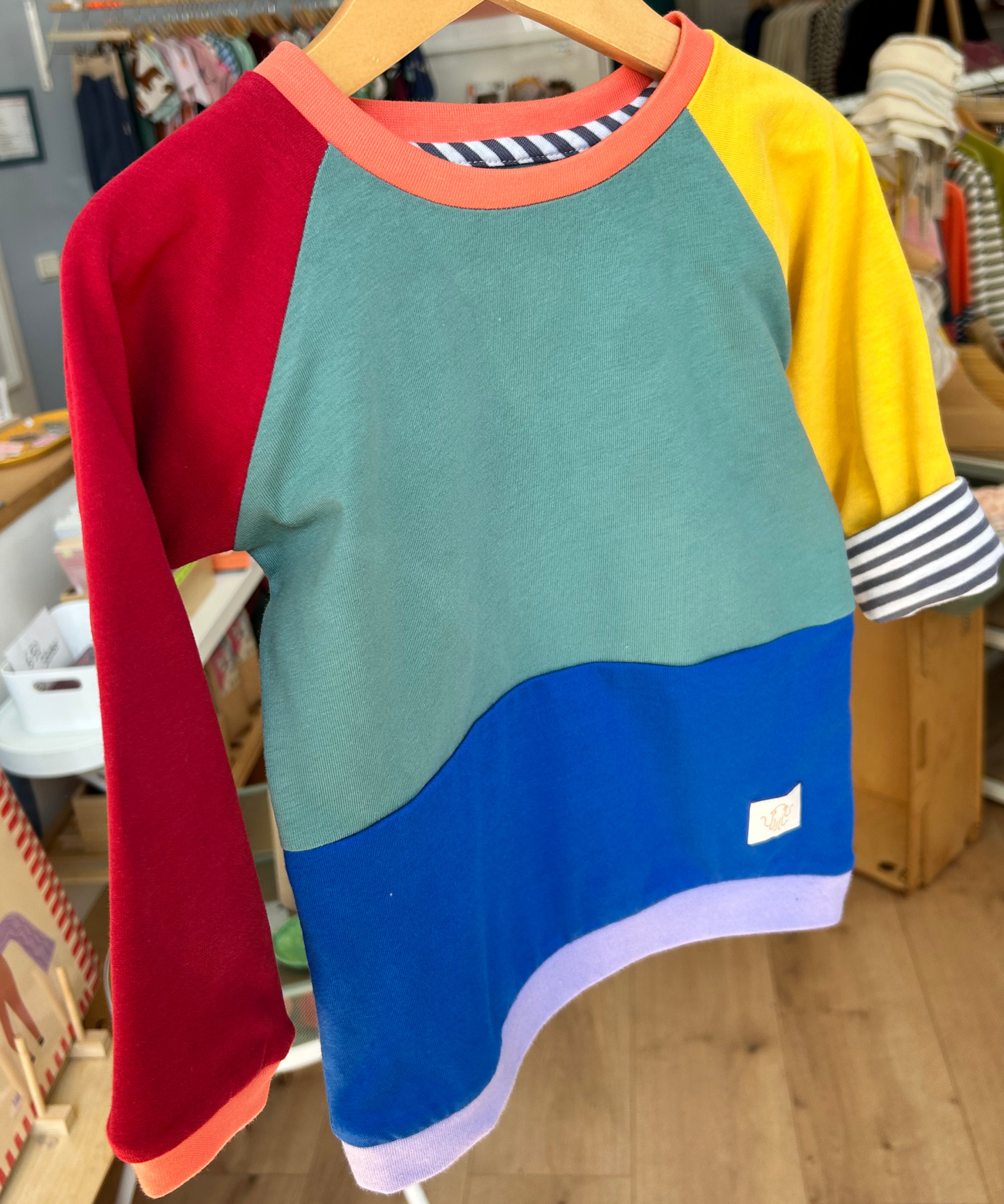 31. Mitwachsendes  Langarmshirt Kinder ganzjährig | Bio Jersey | Regenbogen