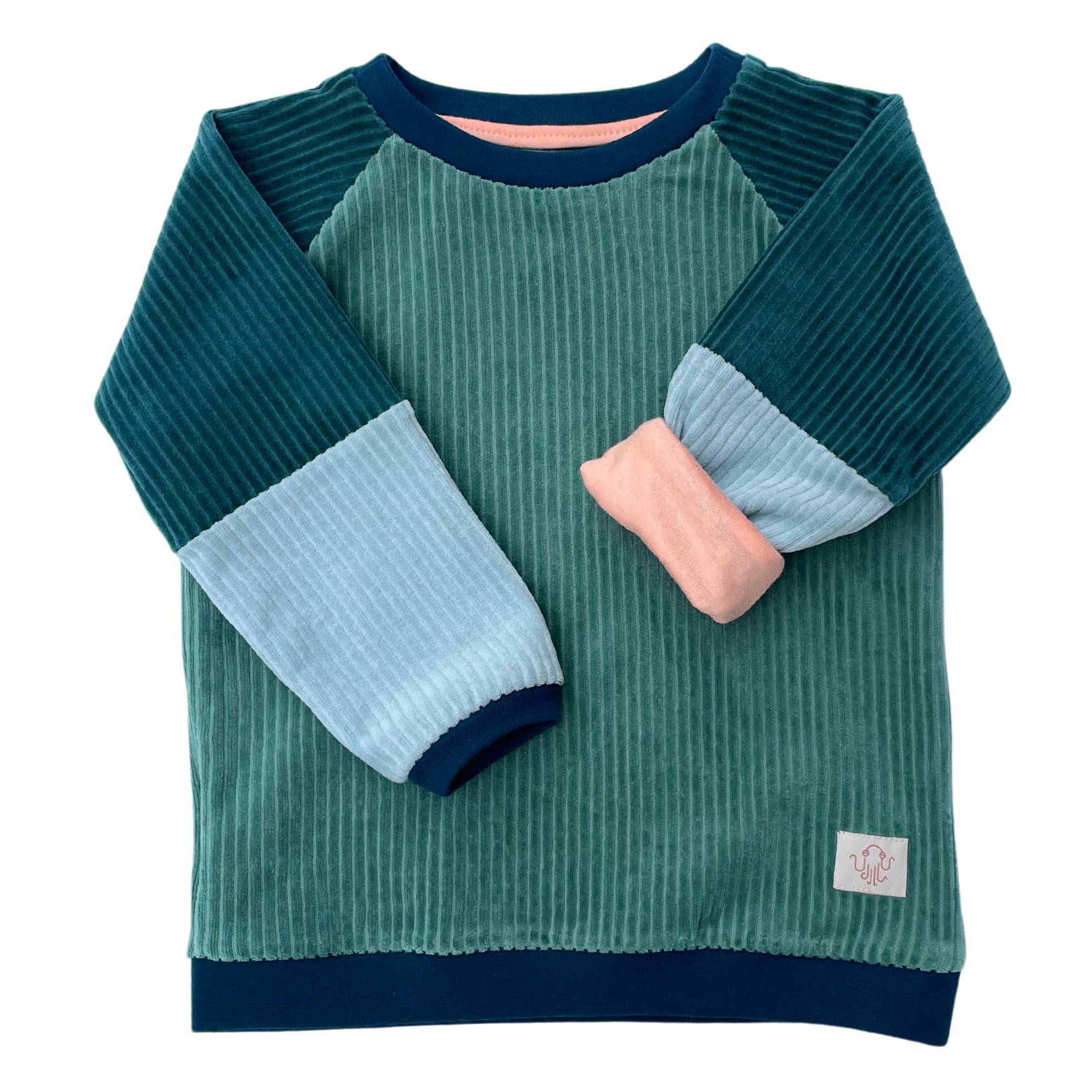 Fairer Alltagsbegleiter für Kinder aus Bio-Baumwolle in verschiedenen Blautönen von der Marke Oktopulli