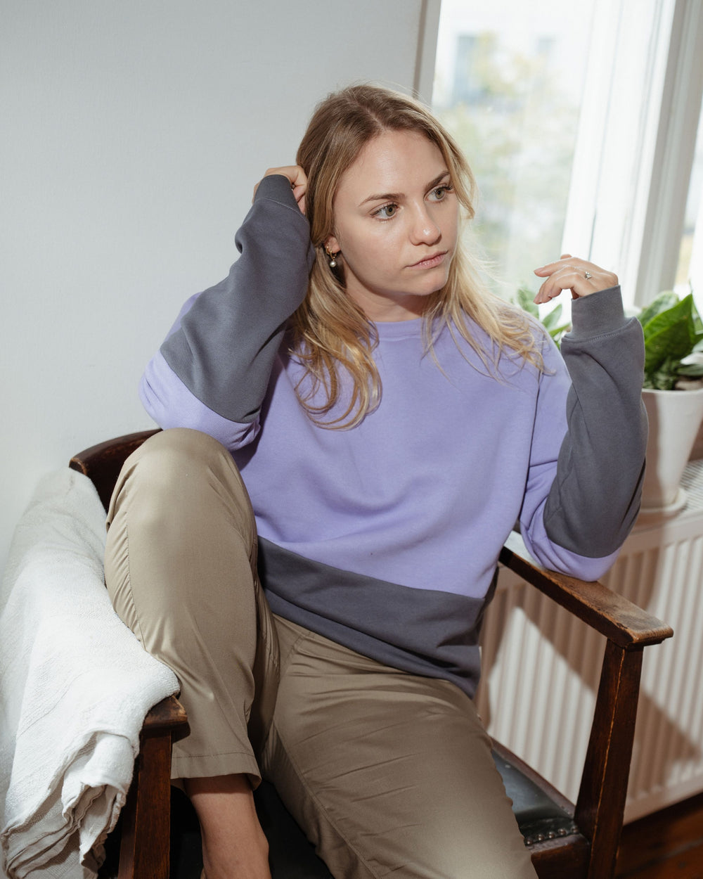 Warmer unisex Pullover aus Bio Baumwoll-Kuschelsweat | Flieder - Dunkelgrau | Ozeanblau - Dunkelgrau | Flieder - Macadamia