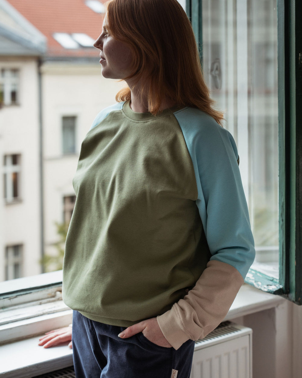 Warmer unisex Pullover aus Bio Baumwoll-Kuschelsweat | Olive - Eisblau - Macadamia