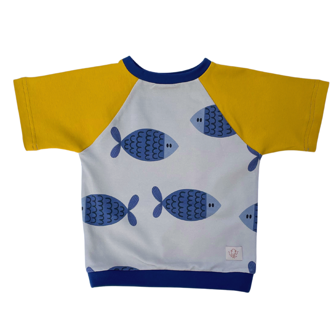 Mitwachsendes Kurzarm T-Shirt für Kinder mit Fisch-Motiv aus Bio-Baumwolle im Unisex-Schnitt