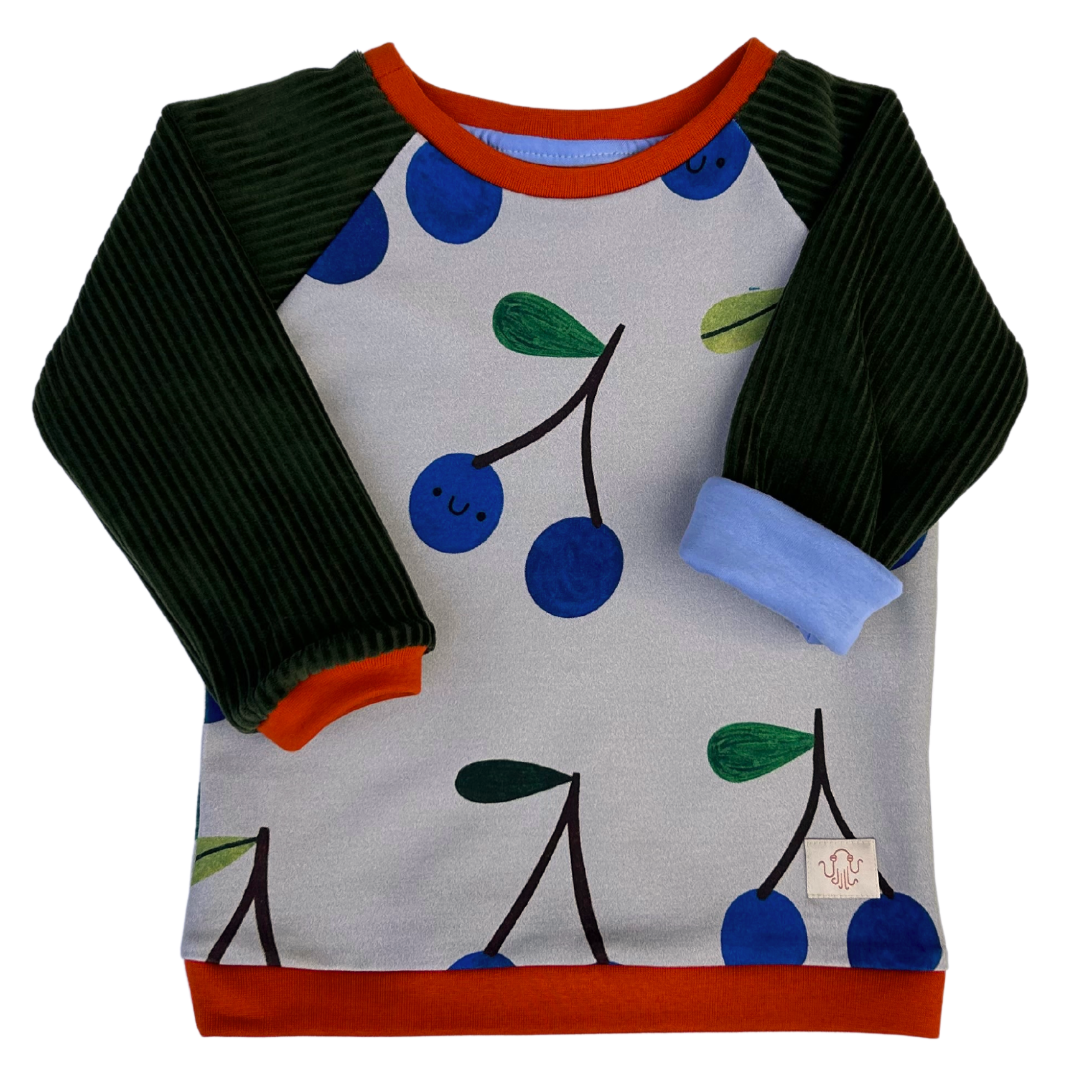 Fairer Alltagsbegleiter für Kinder mit Kirsch-Motiv und Cord-Ärmlen im Unisex-Schnitt von der Marke Oktopulli