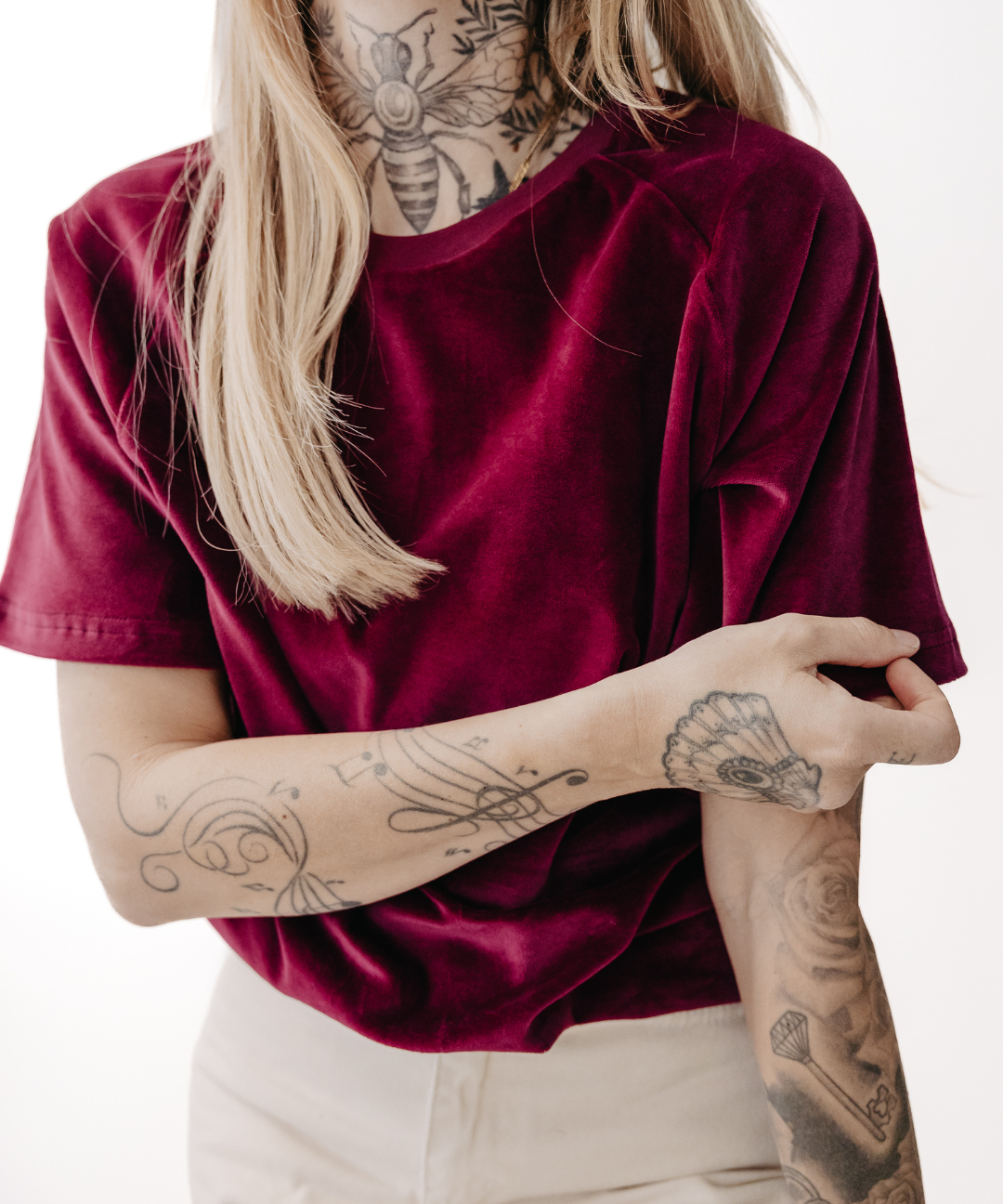 Samtiges unisex T-Shirt aus Bio Nicki | Bordeaux
