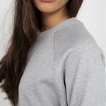 Genderneutraler Kuschelpullover in Grau aus Bio-Baumwolle von der Marke Oktopulli