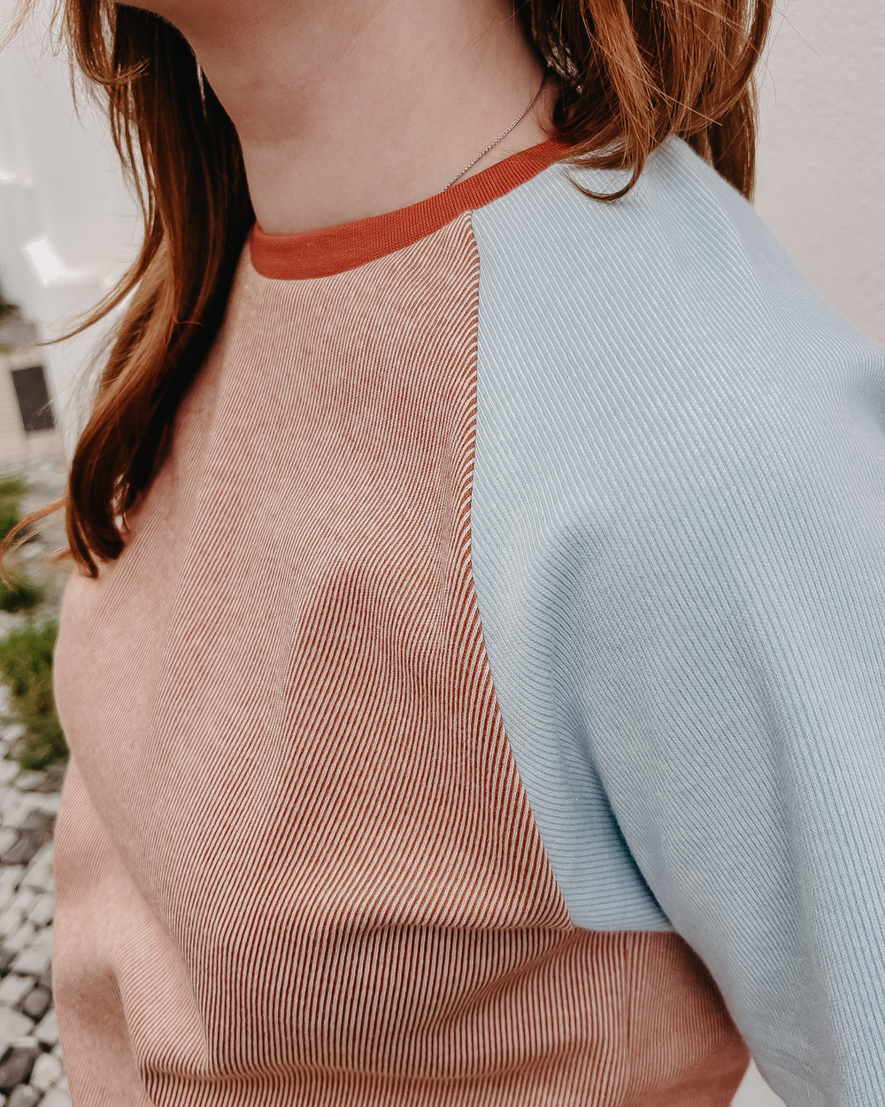 Unisex T-Shirt aus Bio Baumwoll-Jacquard  | Apricot Teracotta - Himmelblau