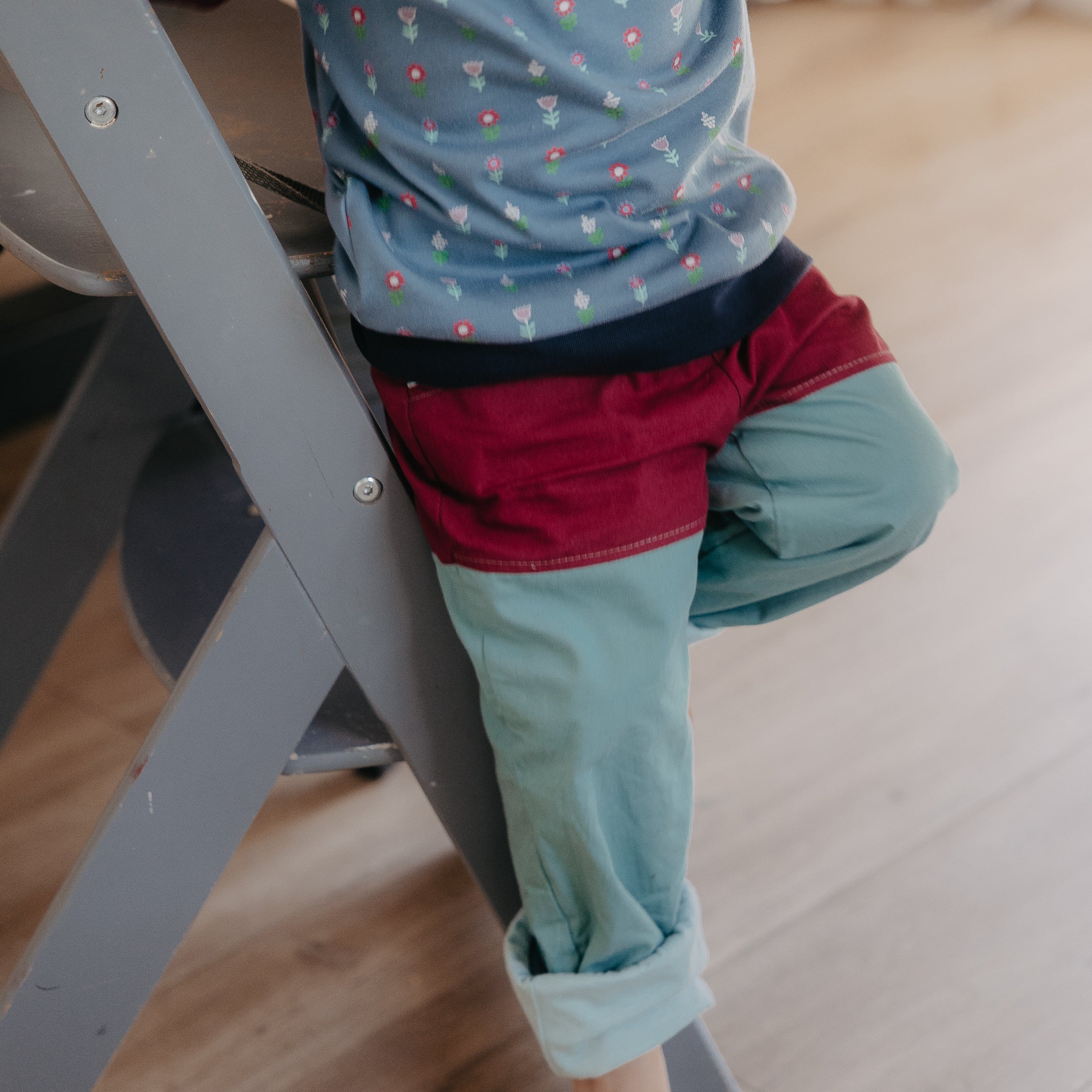 Mitwachsende Kinderhose ganzjährig | Bio-Popeline | Bordeaux-Dunkle Minze