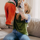 Nicki Shirt - kurzarm | aus fairer Bio-Baumwolle | Colorblock Avocadogrün/Flieder