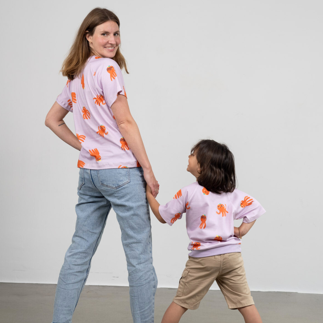 Kurzarm-Shirt mit Rundhalsausschnitt für Kinder mit eigenem Motivstoff Oktopus im Unisex-Schnitt