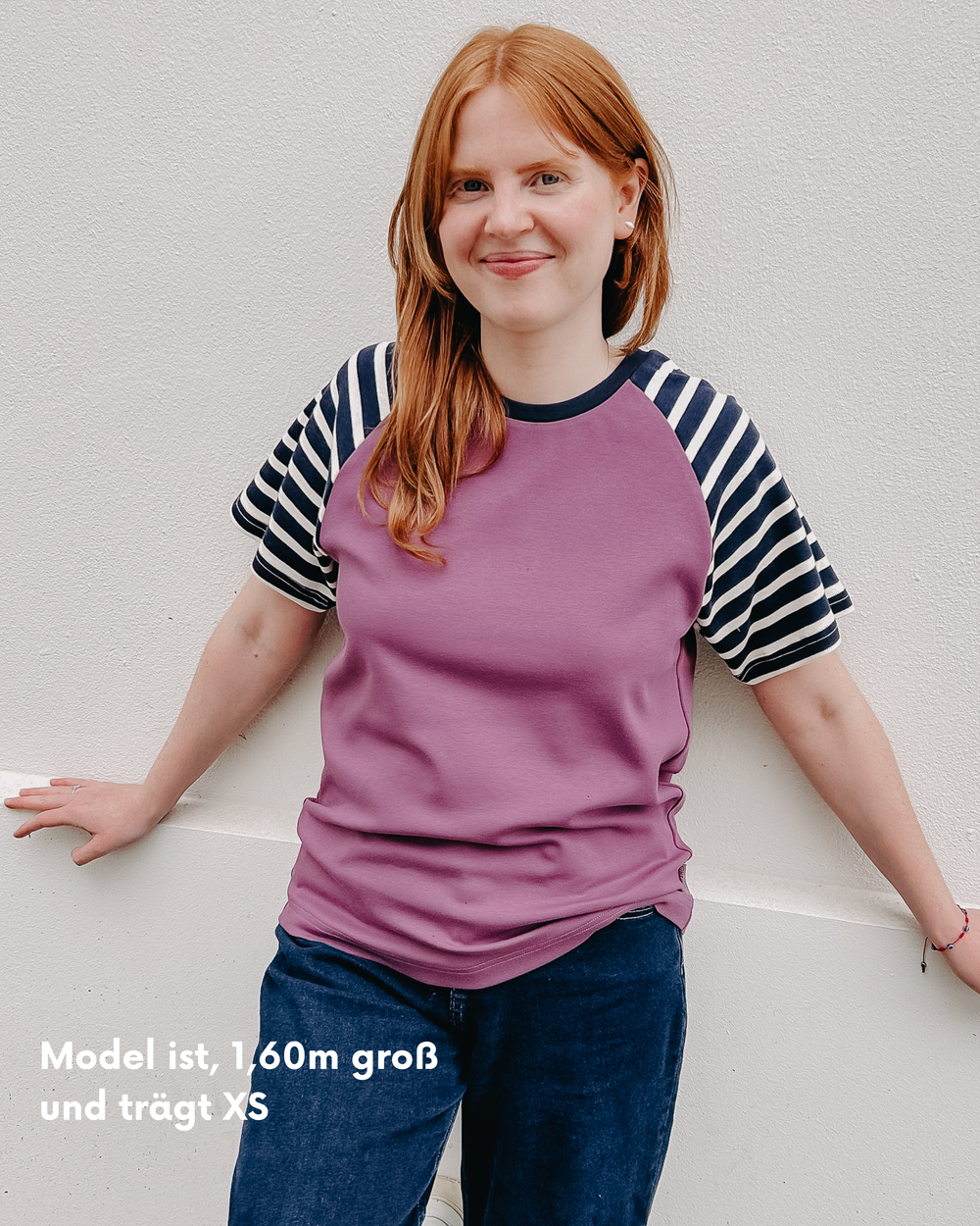 Weiches, langlebiges unisex T-Shirt aus Bio Baumwolle Interlock  | Aubergine  - Creme - Blau gestreift