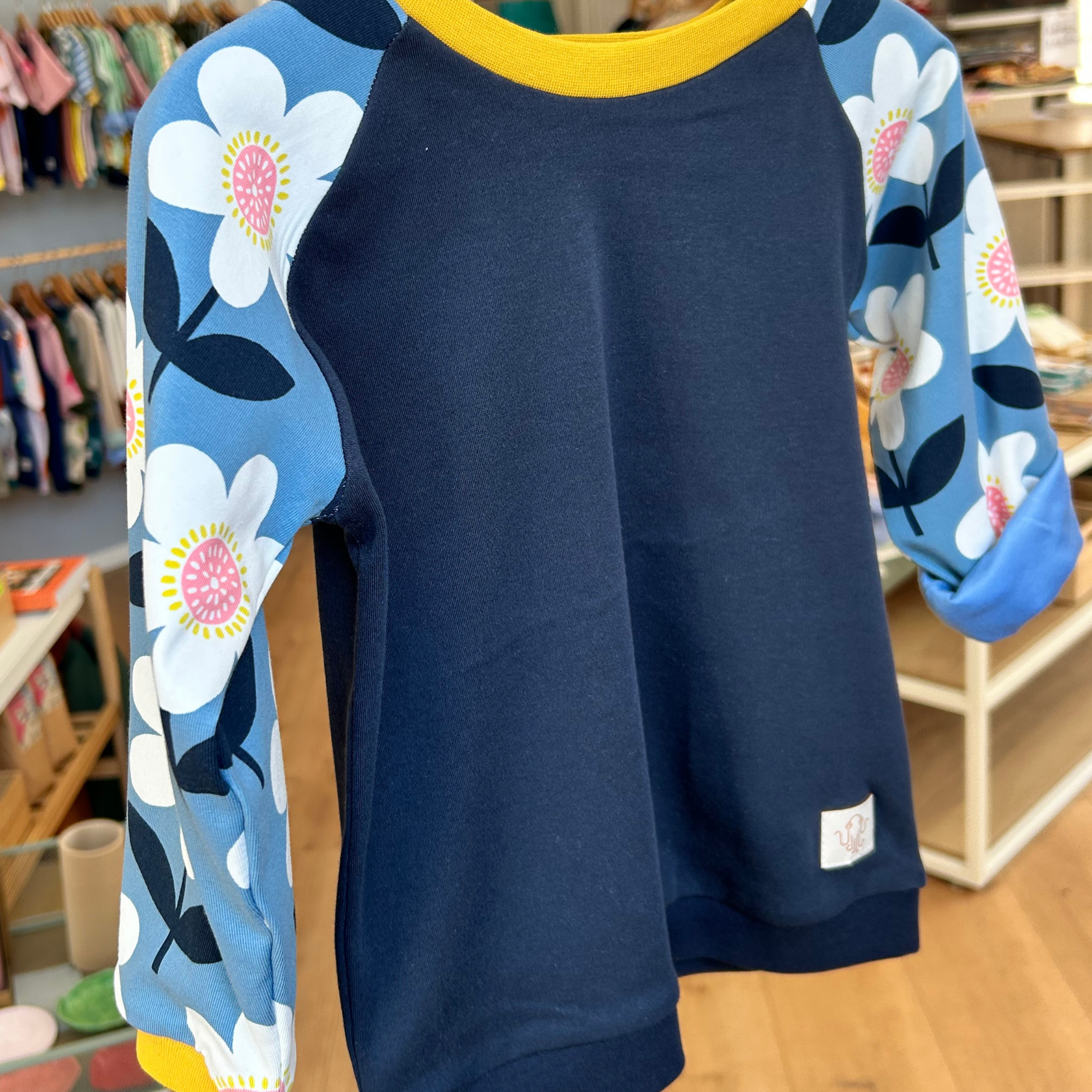 22. Mitwachsender Sweater Kinder ganzjährig | Bio Jersey | Dunkelblau - große Blumen