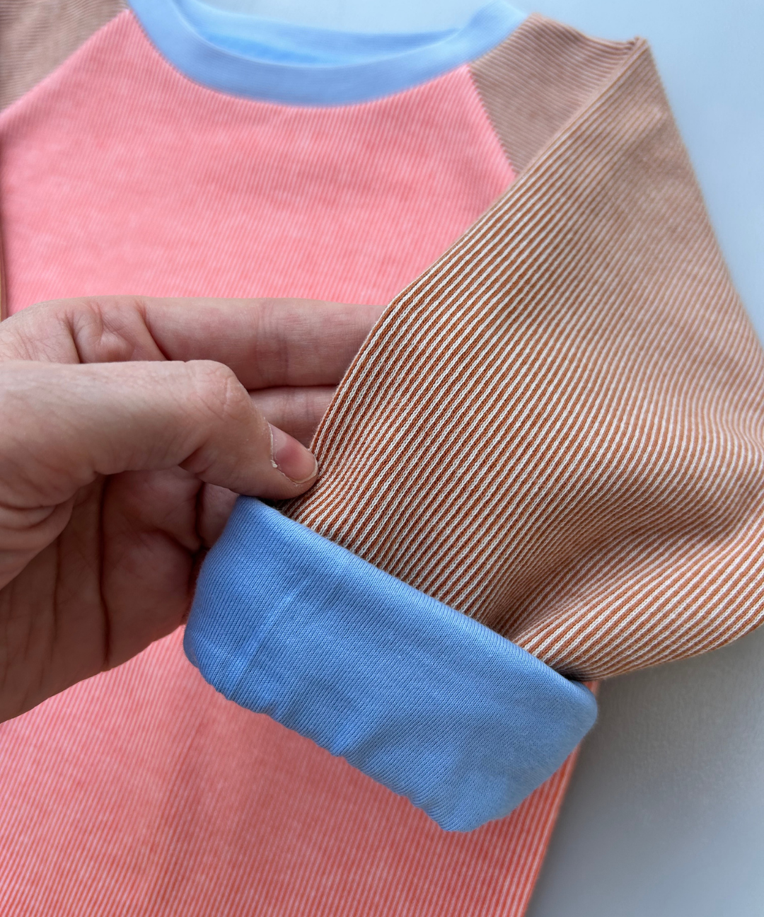Mitwachsender Sweater Kinder ganzjährig | Alltagsbegleiter Rip | Apricot Terrakotta - Koralle - Himmelblau