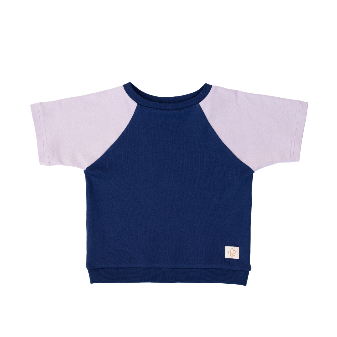 Ragaln Shirt für Kinder aus Bio-Baumwolle in Blau Flieder im Unisex-Schnitt von der Marke Oktopulli