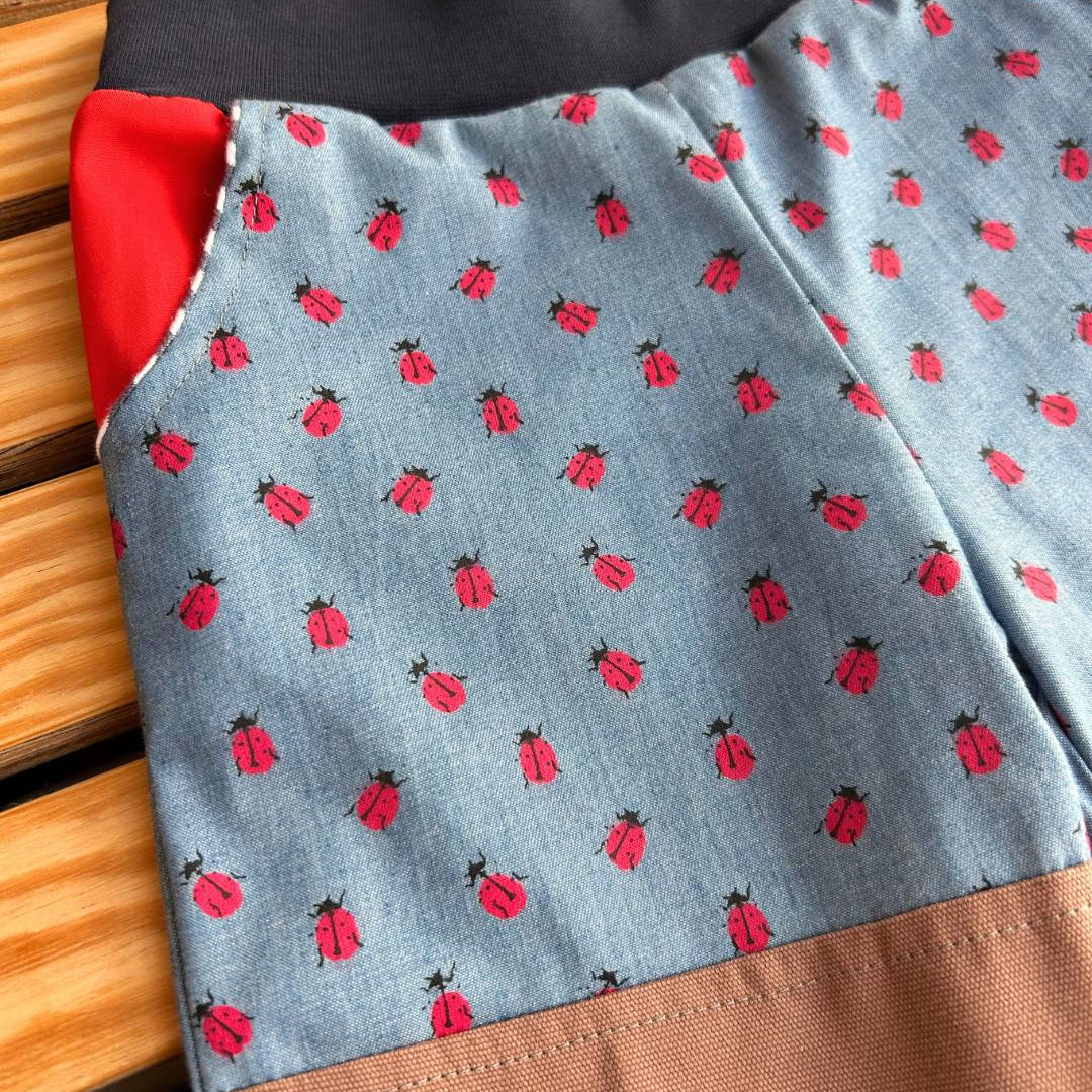 2. Mitwachsende Kinderhose mit Knieschutz ganzjährig | 100 % Bio-Baumwolle | Marienkäfer