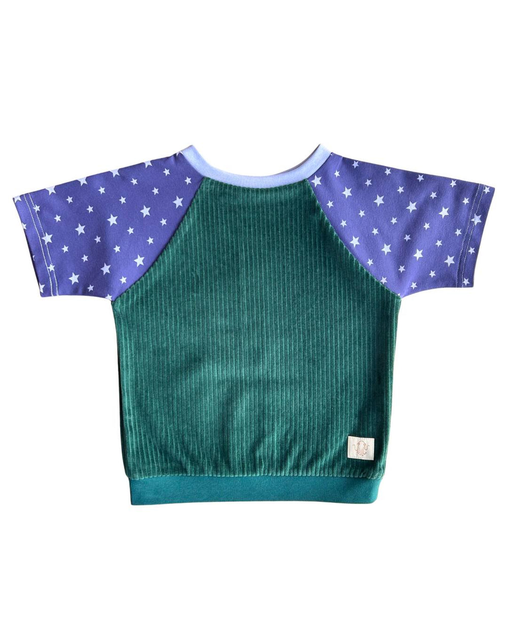 13. Mitwachsendes T-Shirt Kinder | Bio Jersey + Cordnicki |Smaragd - lila Sterne